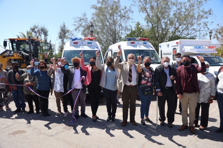 Vecinas y vecinos de Huara recibieron tres nuevas ambulancias financiadas por el Gobierno Regional