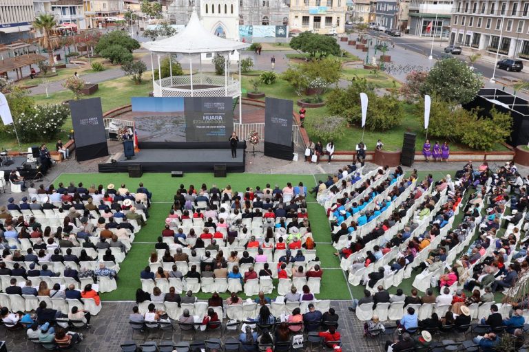 En plaza Prat y ante mil personas Gobernador Carvajal realizó Cuenta Pública 2022