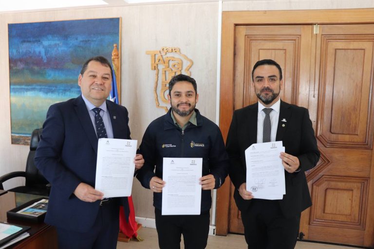 Corporación Tarapacá firma convenio con la Unach para impartir carrera de medicina