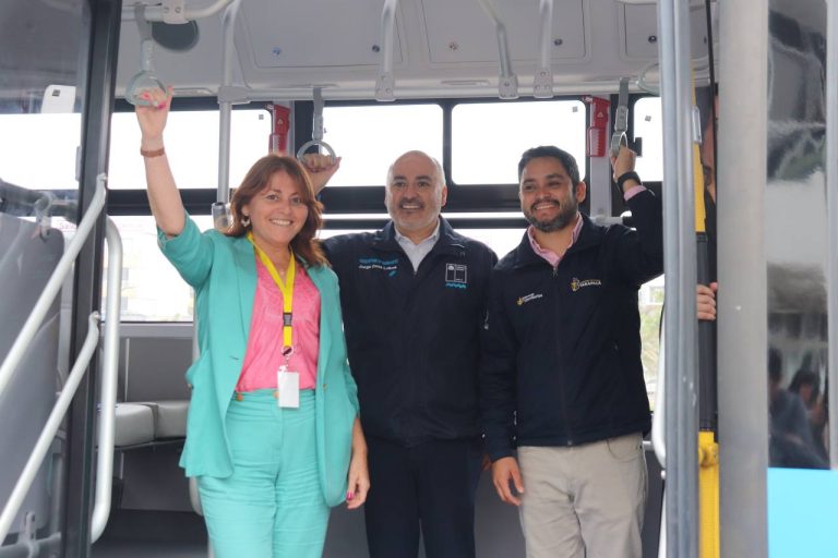 Autoridades presentan los buses de alto estándar que comenzarán a operar en Tarapacá