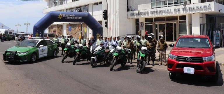 Gobierno de Tarapacá entrega 16 nuevos vehículos y motos a Carabineros