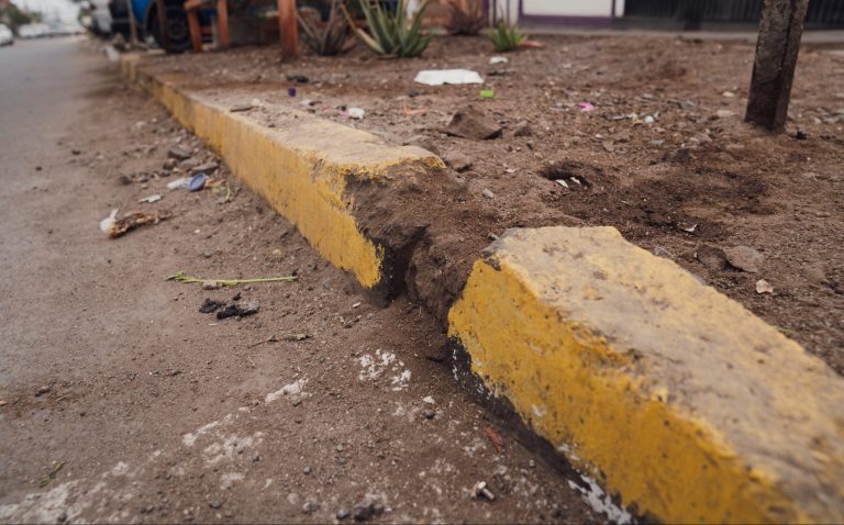 Con recursos regionales mejorarán aceras y soleras del centro de Iquique