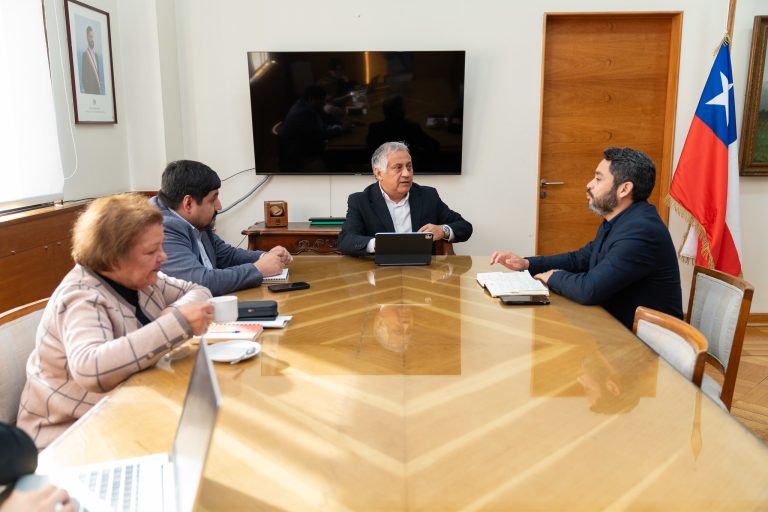Gobernador gestiona con el MOP cerca de un billón de pesos de inversión para el Plan de Zonas Extremas de Tarapacá