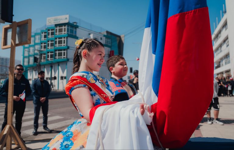 Gobierno de Tarapacá recibe septiembre con izamiento de la bandera nacional y el Campeonato Nacional Infantil de Cueca