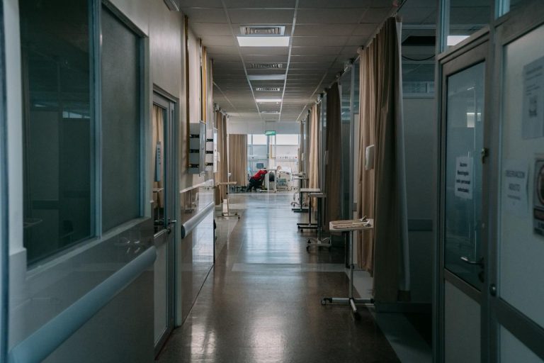 Gobernador Carvajal incorpora al PDZE el nuevo hospital de Iquique y solicita incluir el hospital del Tamarugal