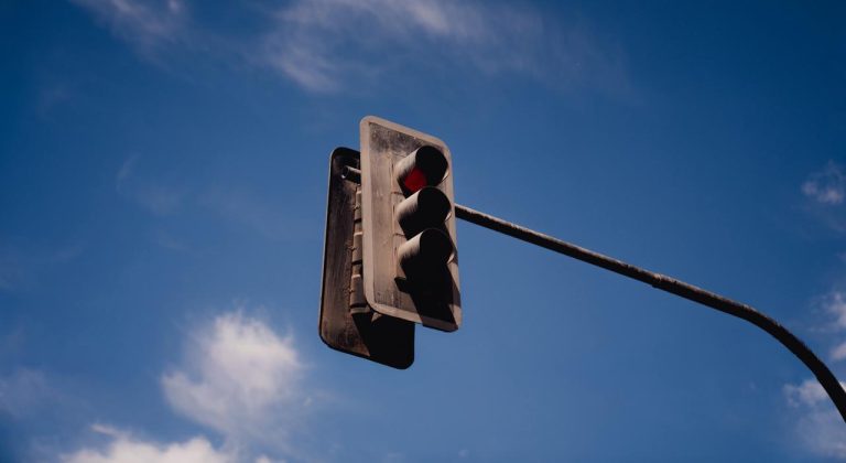 Aprueban recursos para instalar semáforos en puntos críticos de Alto Hospicio y mejorar seguridad vial
