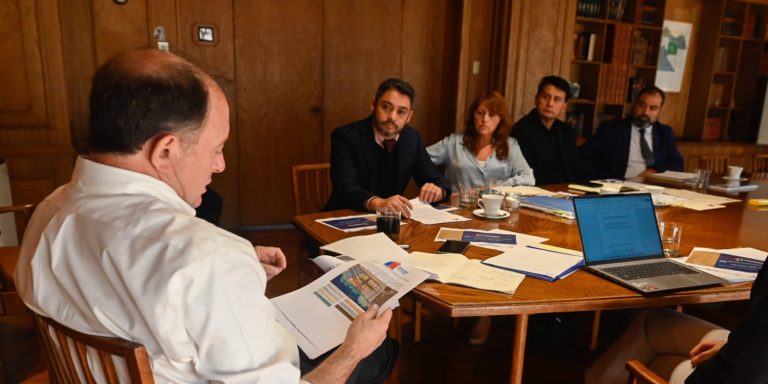 Gobernador Carvajal logra compromiso del ministro de Vivienda para levantar nuevo convenio por socavones en Alto Hospicio y un plan de vivienda para Tarapacá