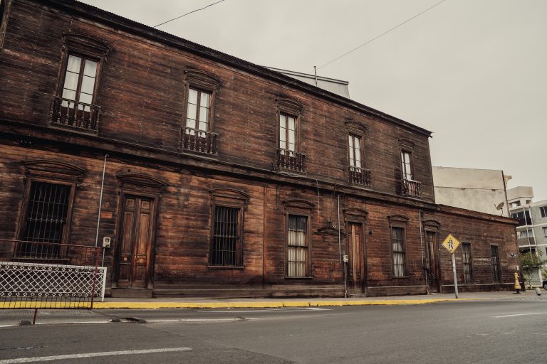 GORE Tarapacá recupera tres viviendas de calle Aníbal Pinto para el patrimonio regional