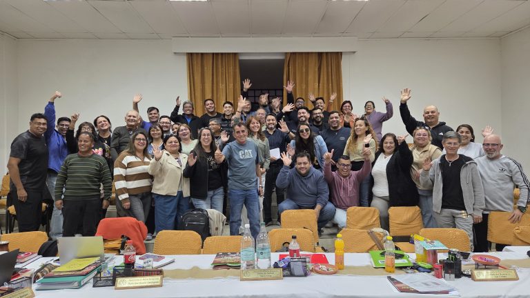 Gobernador Carvajal abordó avances, proyectos y desafíos de la fiesta de La Tirana junto a las once asociaciones de bailes
