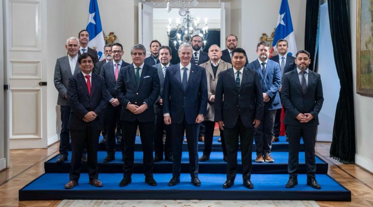 Gobernador Carvajal planteó prioridades de Tarapacá al Presidente Kast en reunión de gobernadores regionales