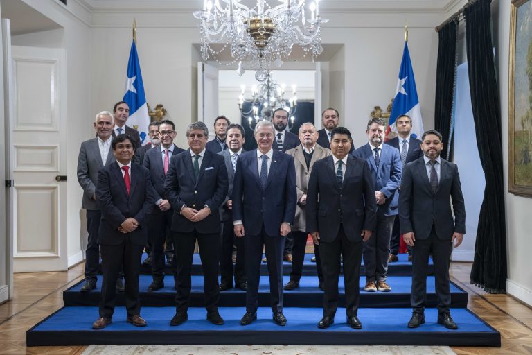 Gobernador Carvajal planteó prioridades de Tarapacá al Presidente Kast en reunión de gobernadores regionales