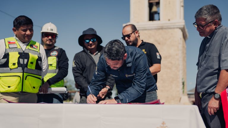 Comienza la protección del campanario de San Lorenzo de Tarapacá para una festividad más segura