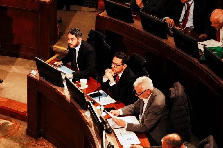 Gobernador Carvajal expone ante el Congreso cartera de inversiones de Tarapacá y advierte por rebajas presupuestarias que afectan a la región